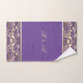 Elegant Stylish Chic Gold Swirls Monogram Violet Bad Handdoek (Handdoek)