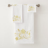 Elegant & Stylish Gold Filigree Flower on White Bad Handdoek (Insitu)