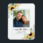 Elegant Sunflower Floral Wedding Save the Date Magneet<br><div class="desc">Hij is voorzien van prachtige zonnebloem en bloemontwerp met uw foto en is gepersonaliseerd met uw namen en trouwdatum. Maakt een groot geschenk,  een gunst of een leuke herinnering aan je komende speciale dag. Ontwerp ©Rosalind Moore,  Cherry Lane Design.</div>