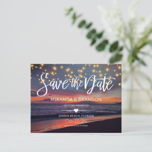 Elegant Sunset Beach String Lights Summer Wedding Aankondigingskaart (Staand voorkant)