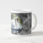 Elegant Swan is Swimming  in Water Grote Koffiekop (Voorkant rechts)