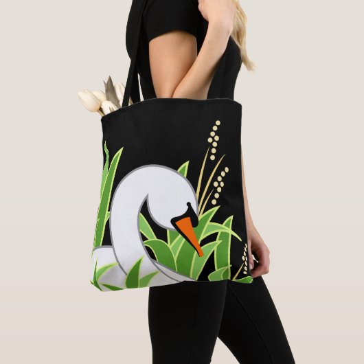 Elegant Swan op zwarte achtergrond Tote Bag (Dichtbij)