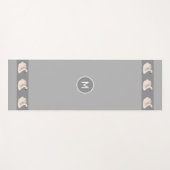 Elegant Swans & Monogram op Light Silver Grey Yogamat (Voorkant (horizontaal))