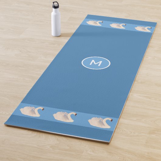 Elegant Swans & Monogram op Steel Blue Yoga Mat (In situ)