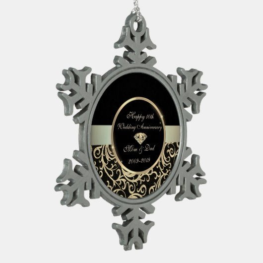 Elegant Swirls Gold 10th Wedding Jubileum Tin Sneeuwvlok Ornament (Links)