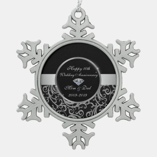 Elegant Swirls Silver 10th Wedding Jubileum Tin Sneeuwvlok Ornament (Voorkant)