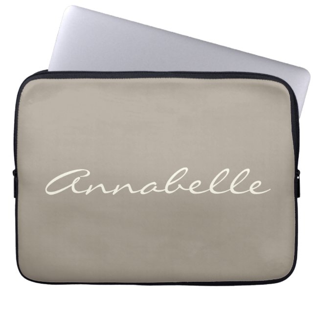 Elegant Taupe Brown Handgeschreven Script Name Aan Laptop Sleeve (Voorkant)