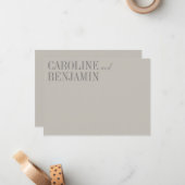 Elegant Taupe Gray Custom Name Weddenschap Station Notitiekaartje (Voorkant / Achterkant in situ)