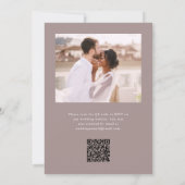 Elegant Taupe Monogram QR RSVP Fotobruiloft Kaart (Achterkant)