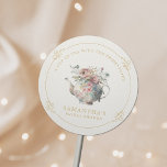 Elegant Tea Party Vrijgezellenfeest Ronde Sticker<br><div class="desc">Elegant Tea Party Vrijgezellenfeest Classic Ronde Sticker Vervoer uw gasten naar een tijdloos tijdperk van elegantie met dit Elegant Tea Party Vrijgezellenfeest Collectie. Dit thema is versierd met delicate bloemmotieven en typografie en zet de toon voor een verfijnde affaire. Vervaardigd met aandacht voor detail, de charme boeit, belooft een onvergetelijk...</div>