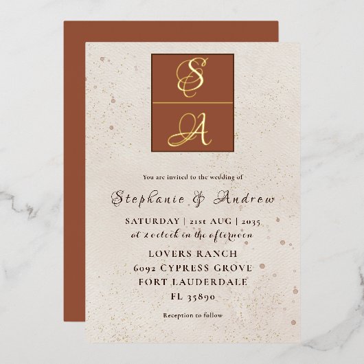 Elegant Terracotta & Real Gold Monogram Weddending Folie Uitnodiging (Voorkant / Achterkant)