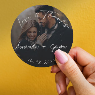 Elegant Text Overlay Foto Weddenschap Liefde & Bed Ronde Sticker