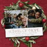 Elegant Thrill of Hope White Two Foto met kerstmis Folie Feestdagenkaart<br><div class="desc">Deze mooie vakantie met twee fotokaarten bevat een fragment uit het lied "Oh Heilige Nacht" - "Een opwinding van hoop; de rijke wereld is blij." Wat een grote herinnering dat Christus onze hoop is, en we kunnen blij zijn als we zijn geboorte vieren. Alle tekst is REËLE FOLIE. De rug...</div>