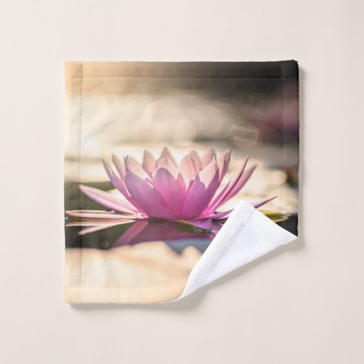 Elegant Trendy Girly, Lotus, Lake Bad Handdoek (Wasdoekje)