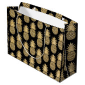 Elegant Tropical Black en Gold Pineapple Pattern Groot Cadeauzakje (Achterkant Gekanteld)
