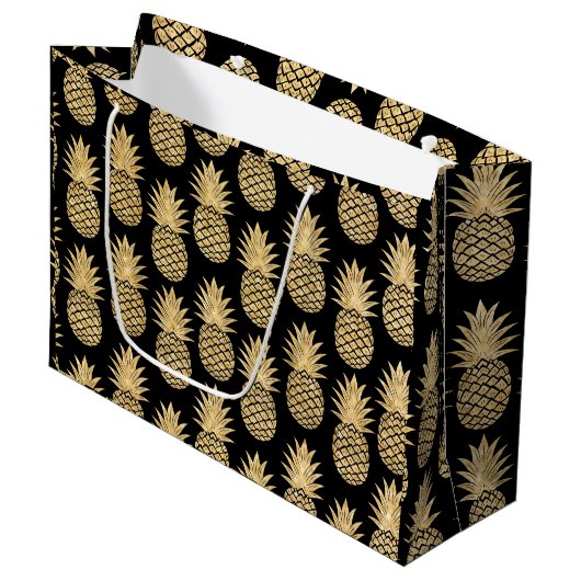 Elegant Tropical Black en Gold Pineapple Pattern Groot Cadeauzakje (Voorkant Gekanteld)