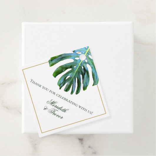 Elegant Tropical Green Gold Monstera Leaf Bedankjes Labels (In situ)