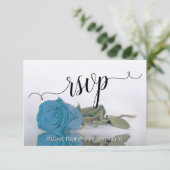 Elegant Turquoise Blue Reflecting Roos Wedding RSVP Kaartje (Staand voorkant)