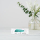 Elegant turquoise nagellak witte marmer mini visitekaartje (Staand voorkant)