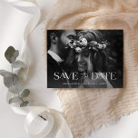Elegant Twee Foto slaat de datum op Aankondigingskaart<br><div class="desc">Dit klassieke en elegante sparen het datum briefkaart kenmerkt twee van uw favoriete persoonlijke foto's,  met moderne witte decoratieve typografie. De rug bevat een tweede foto met een eenvoudige doorzichtige bekleding,  en meer van uw trouwdetails en informatie.</div>