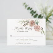 Elegant twee roze rozen weddenschap  RSVP kaartje (Staand voorkant)