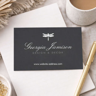 Elegant Type Dragonfly Logo op Donkergrijs Visitekaartje