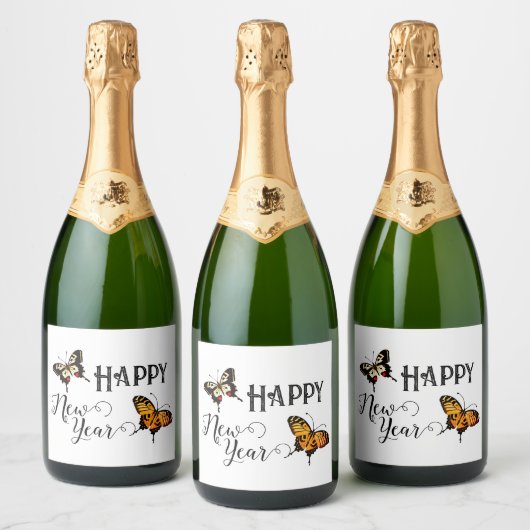 Elegant Typografie Butterfly White Happy Nieuwjaar Sparkling Wijnetiket (Flessen)