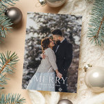 Elegant Typografie Foto "Be Merry" Folie Feestdagenkaart<br><div class="desc">Pas deze prachtige en moderne kerstkaarten of winterfeestkaarten aan met uw familiefoto's en persoonlijke boodschap.</div>