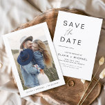 Elegant Typografie Save the Date Photo Minimalist<br><div class="desc">Het huwelijk bewaart de Kaarten van de Datum die een foto op de voorzijde hebben. Sparen de kaarten van de Datum bevatten een moderne hand geschreven kromme manuscripttypografie die elegant,  eenvoudig en modern zijn om na u minimalistische eenvoudige trouwdag te gebruiken viering.</div>