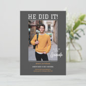 Elegant Unisex "Hij deed het" Foto Afstuderen Kaart (Staand voorkant)