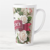 Elegant Valentijnsdag ontwerp met Rozen, harten Latte Mok (Rechts)