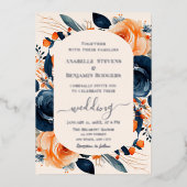 Elegant verbrand Sinaasappel en marineblauw bloeme Folie Uitnodiging (Voorkant)