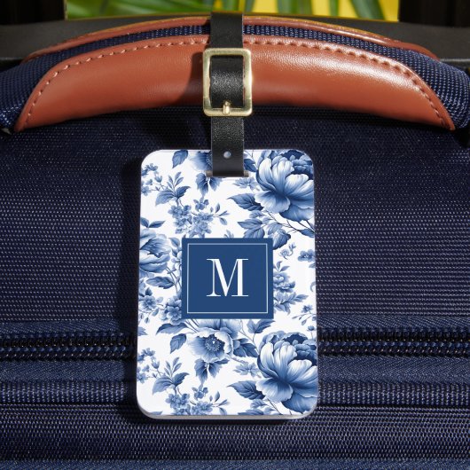 Elegant Vintage Blue Floral Monogram Bagagelabel (Voorkant Insitu 2)