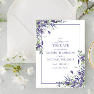 Elegant Violet Paars Bloemen Script Save the Date Kaart