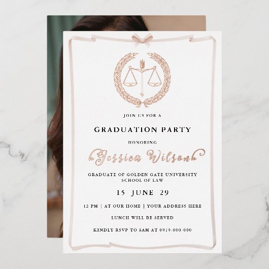 Elegant Vrouw Law School Afstuderen Foto Folie Uitnodiging (Voorkant / Achterkant)