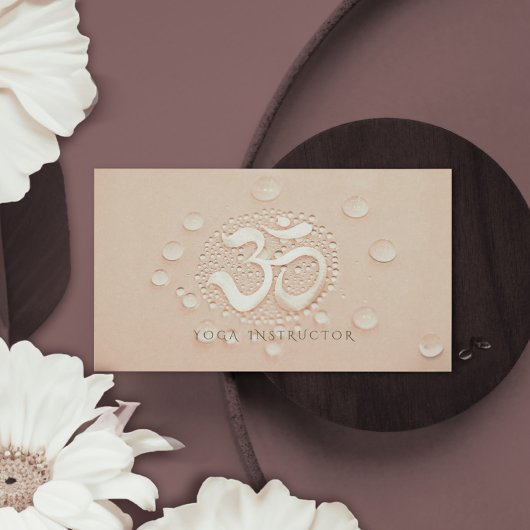 Elegant water valt met OM-symbool YOGA-instructie Visitekaartje