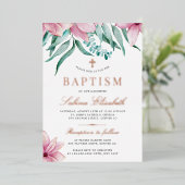 Elegant waterverf floreel roze baptisme kruis folie uitnodiging (Staand Voorkant)