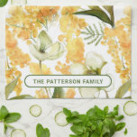 Elegant Waterverf Geel flesje Naam Theedoek<br><div class="desc">Elegant Waterverf Yellow Green Botanical Floral Specialized Name Pattern Kitchen Towels kenmerkt mimosa en hellebore waterverf bloemen in wit, groen en geel. Ideaal voor de vurige bakker of chef-kok, zelfs perfect voor degenen die van tuinbouw houden. Maak een geweldig cadeau voor Kerstmis, verjaardag, Moederdag en nog veel meer. Ontworpen door...</div>