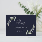 Elegant Waterverf Green Leaf Navy Wedding RSVP (Staand voorkant)