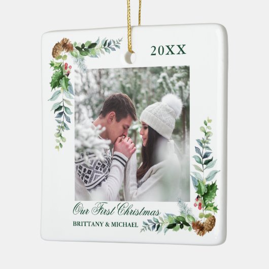 Elegant Waterverf Pine Couple Eerste Kerstmis Keramisch Ornament (Links)