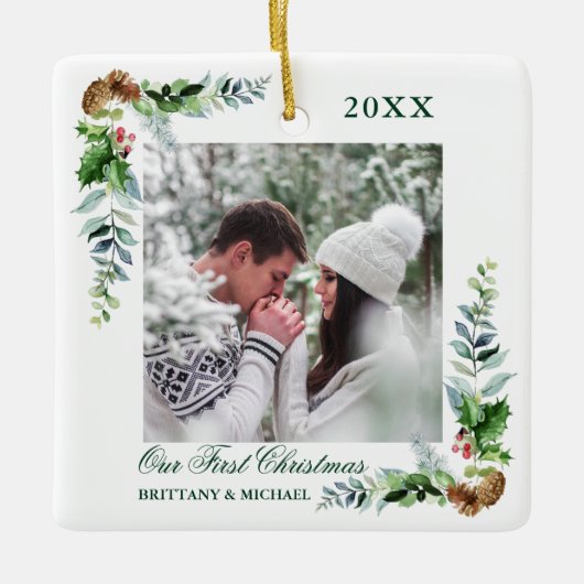 Elegant Waterverf Pine Couple Eerste Kerstmis Keramisch Ornament (Voorkant)