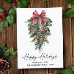 Elegant Waterverf Pines Calligrafie Inkt Script Feestdagenkaart<br><div class="desc">Moderne Elegante Kalligrafie Inktschrift Waterverf Prettige feestdagen Pines Wintergroen met Bourgondische rode lintboog kerstversieringen,  dennenappels en Holly Berries Briefkaart</div>