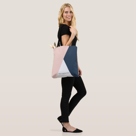 Elegant wazige roze en marinesblauwe geometrische  tote bag (Op model)
