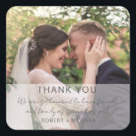 Elegant Wedding Favor Bedankt Vierkante Sticker<br><div class="desc">De moderne bruiloft bedankt u stickers in een elegante foto met het ontwerp van de manuscripttekst. U kunt deze gebruiken met een favoriete foto van het verloving of elke dag een foto van het paar voor trouwfeesten of een trouwdagfoto toevoegen en gebruiken als sticker van de envelopzegel voor uw dankjewel...</div>
