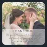 Elegant Wedding Favor Bedankt Vierkante Sticker<br><div class="desc">De moderne bruiloft bedankt u stickers in een elegante foto met het ontwerp van de manuscripttekst. U kunt deze gebruiken met een favoriete foto van het verloving of elke dag een foto van het paar voor trouwfeesten of een trouwdagfoto toevoegen en gebruiken als sticker van de envelopzegel voor uw dankjewel...</div>