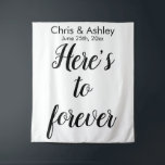 Elegant Wedding Photo Prop Foto Booth Backdrop Wandkleed<br><div class="desc">aangepaste trouwachtergrond voor ontvangst,  calligrafie achteruit voor ceremonie,  elegante trouwfoto-achtergrond,  gepersonaliseerde namen achtergrond-kerkdecor,  rustic bruiloft-foto's rustic script,  valtrouwachtergrond voor boog,  hier tot eeuwig tapestries banner,  nieuw-echtpaar verlovingsfeest,  zwarte en witte hoofdtafel,  foto-prop lente zomer zomer zomer</div>