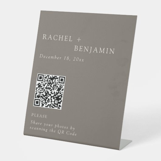 Elegant Wedding Photo Share QR Code Taupe Reclamebord Met Voetstuk (Voorkant)