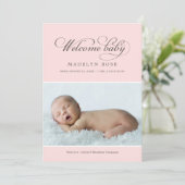 Elegant Welcome Baby Girl Bleek Roze Foto geboorte Aankondiging (Staand voorkant)