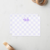 Elegant White and Purple Checkerboard Personalized Notitiekaartje (Voorkant / Achterkant in situ)