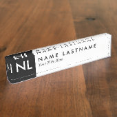 Elegant White Black Monogram Desk Naambordje (Zijkant)